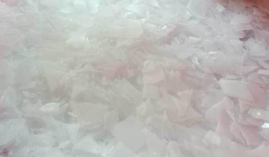 如果出現(xiàn)冰塊粘連，可能是因為制冰過程中水溫控制不當